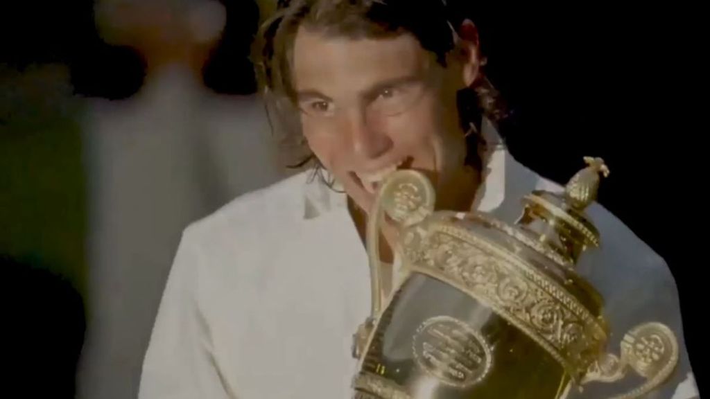 Carlos Alcaraz forma ya parte del selecto club de tenistas coronados en Wimbledon