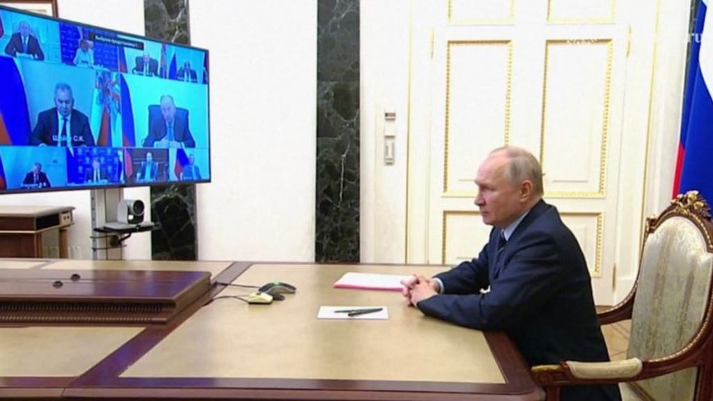 Vladimir Putin tilda de "criminal" la entrega de bombas de racimo a Ucrania
