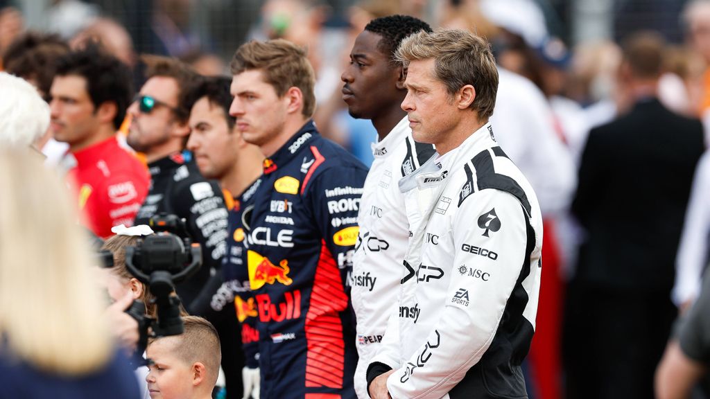 Brad Pitt en el Gran Premio de Silverstone junto a varios pilotos de Fórmula 1