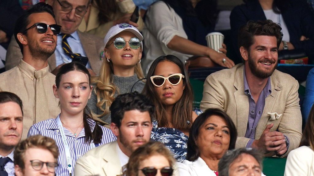 Jonathan Bailey, Ariana Grande, Andrew Garfield y Nick Jonas