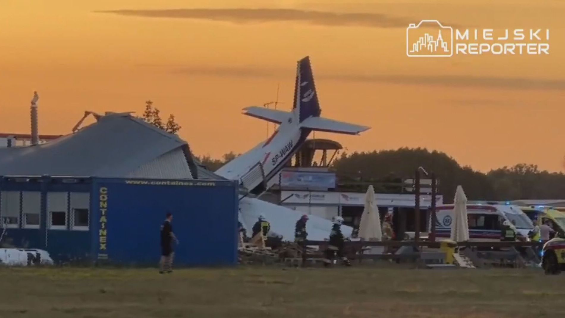 Una avioneta se estrella contra un hangar y mata a cinco personas en Varsovia