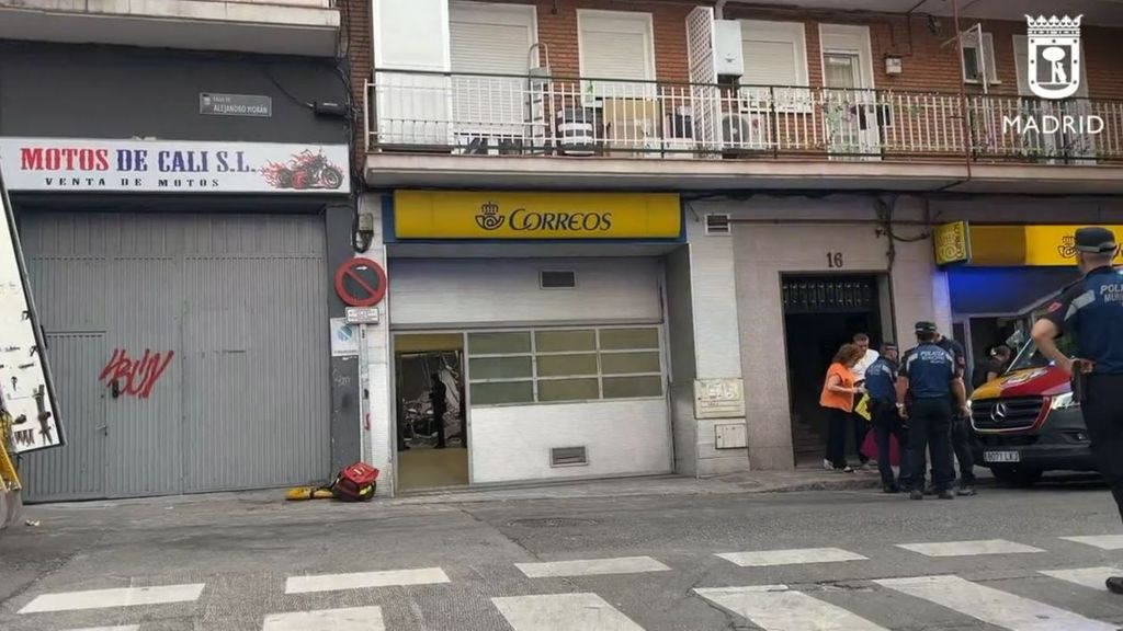 Derrumbe en una oficina de Correos de Madrid: parte del techo se desprende sin causar víctimas