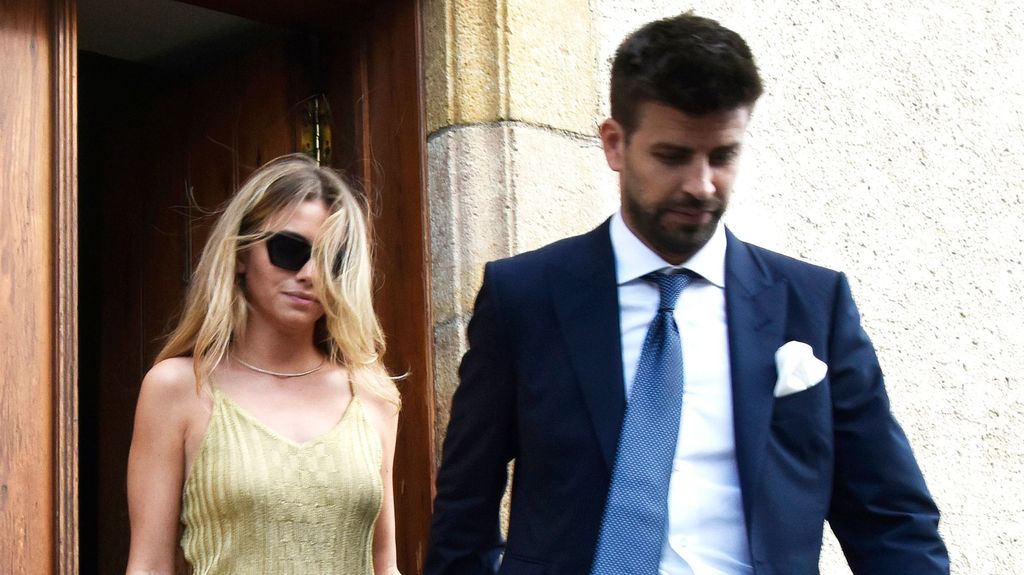 Gerard Piqué y Clara Chía, durante la boda del hermano del futbolista