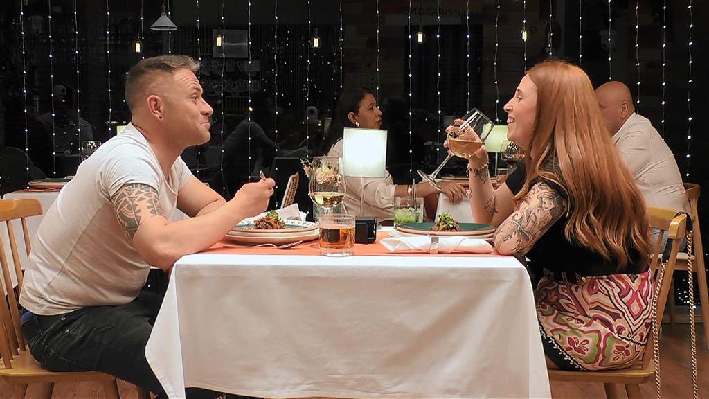 Yara y Edén durante su cita en 'First Dates'