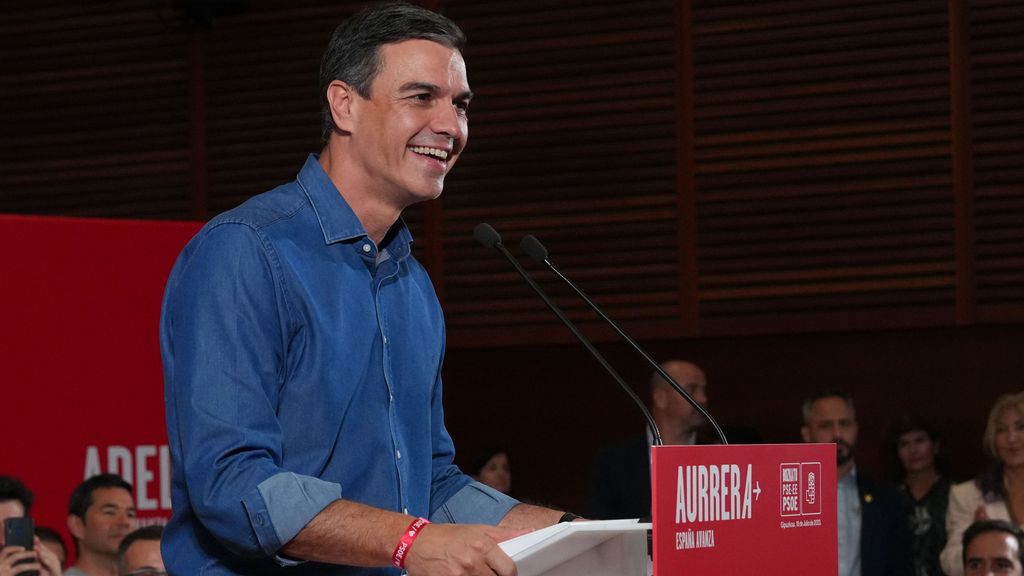 El presidente del Gobierno, Pedro Sánchez, en un mitin en San Sebastián