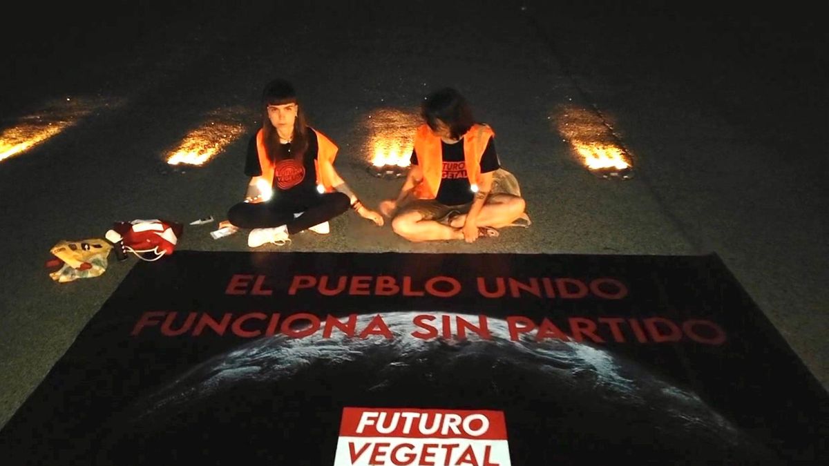 Futuro Vegetal denuncia en el aeropuerto de Barajas que "ningún partido" se toma en serio la crisis climática