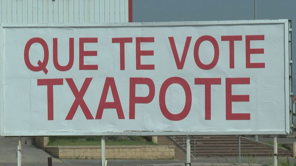 La JEC avisa de que los electores no pueden acudir a votar con camisetas con el lema 'Que te vote Txapote'