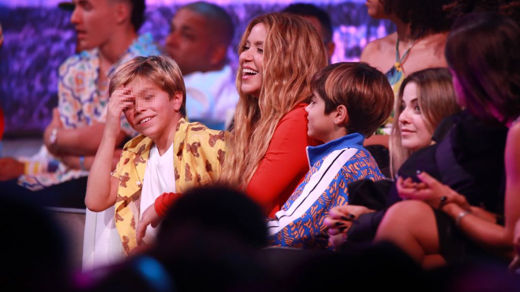 Milan y Sasha acompañaron a Shakira en los Premios Juventud