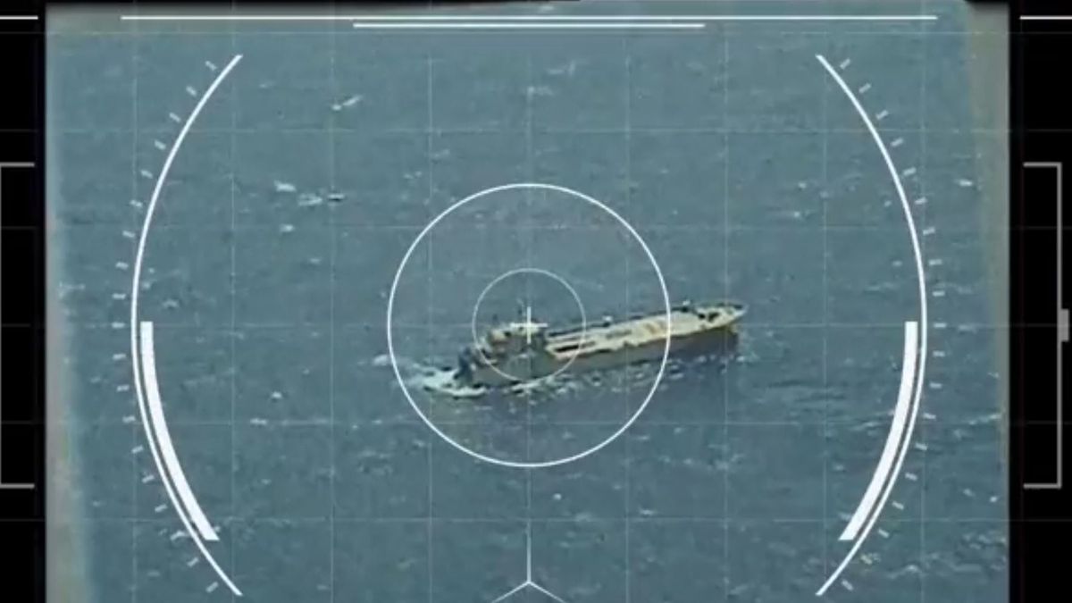 Publican el vídeo del hundimiento del Martín Posadillo tras ser alcanzado por misiles de la Armada española
