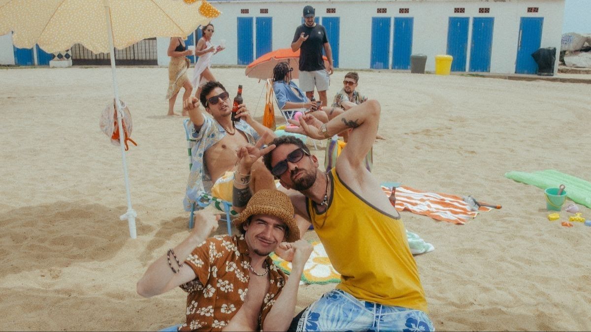 The Tyets, junto a Stay Homas, en el vídeoclip de la canción 'La Platja'