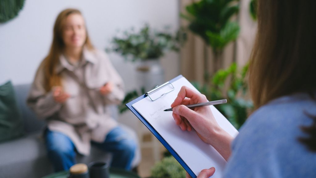 Una mujer en una entrevista de trabajo