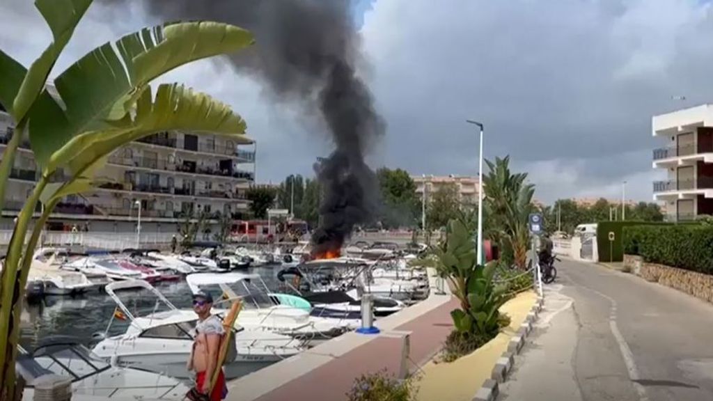 Dos heridos con quemaduras de segundo y tercer grado al explotar el depósito de un barco en Xàbia