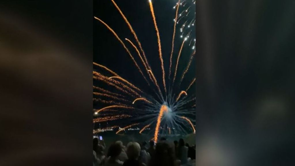 20 heridos por la caída de un cohete sobre el público en un espectáculo de fuegos artificiales en la playa de Blanes