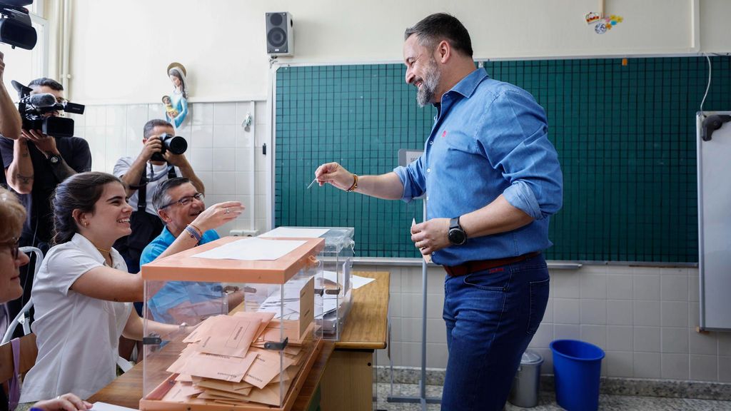 Santiago Abascal, segundo candidato en votar en el 23-J