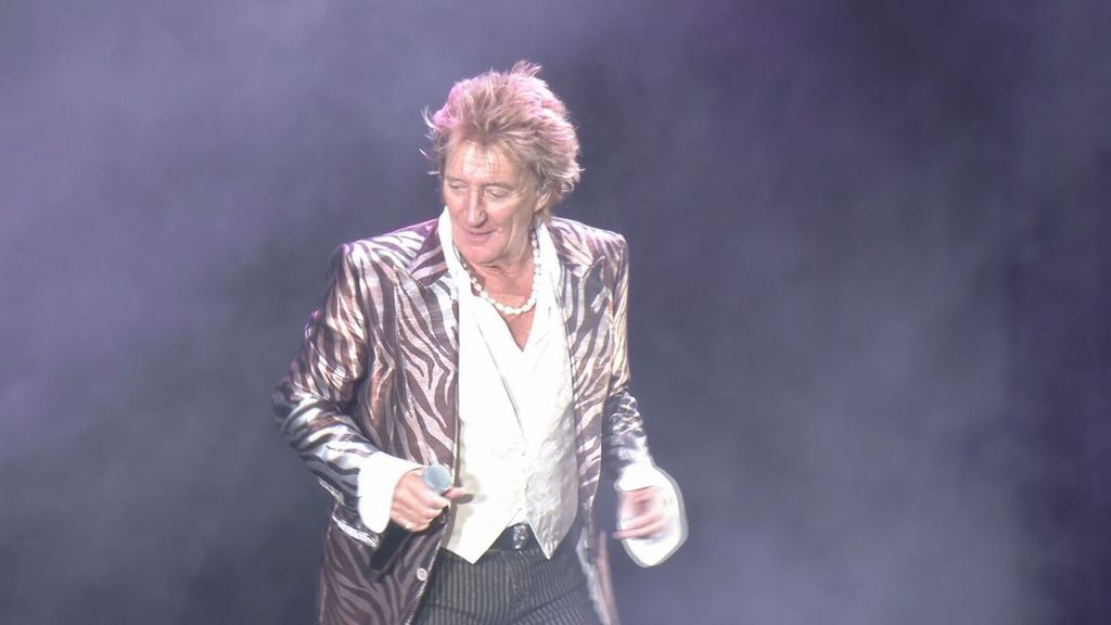 Un inagotable Rod Stewart derrocha carisma y energía ante miles de personas en Chiclana