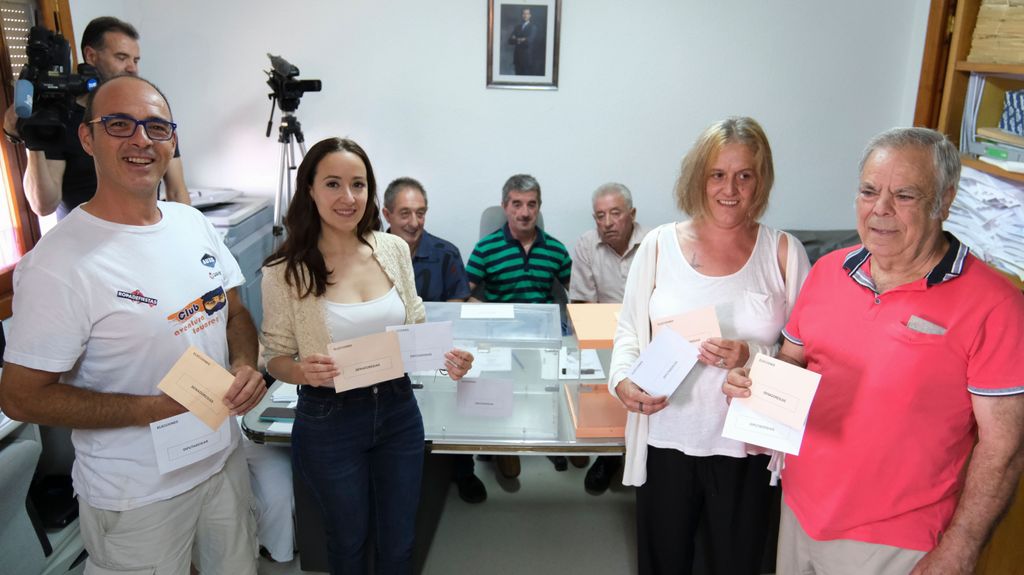 Villarroya, primer municipio en cerrar urnas, bate récord de nuevo: sus siete electores votan en 26 segundos