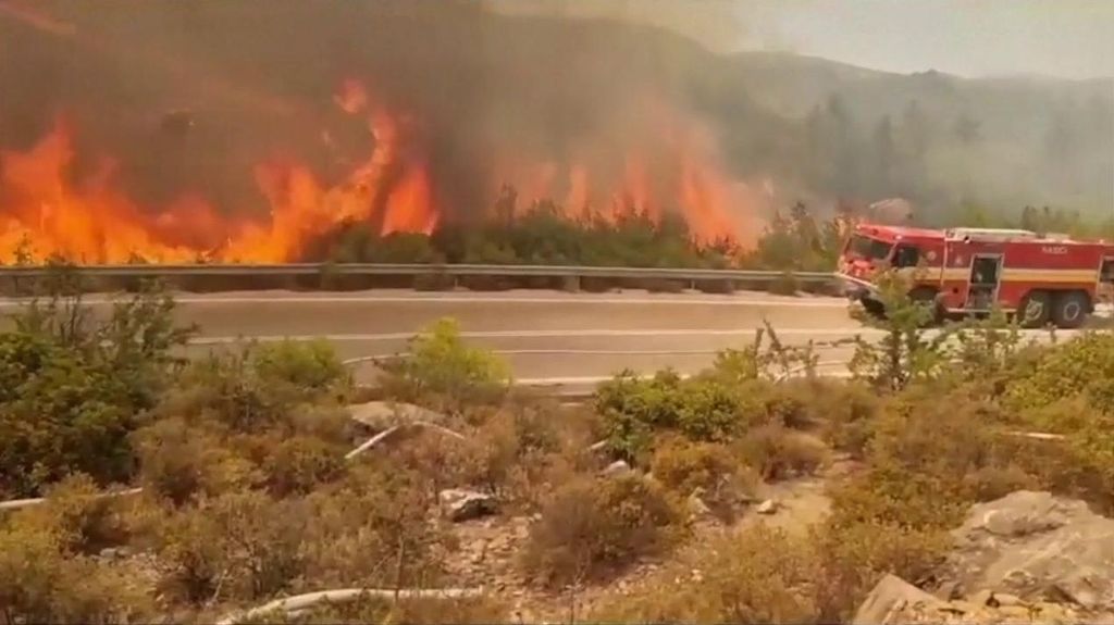 Desalojan a 2500 personas por los incendios en Corfú