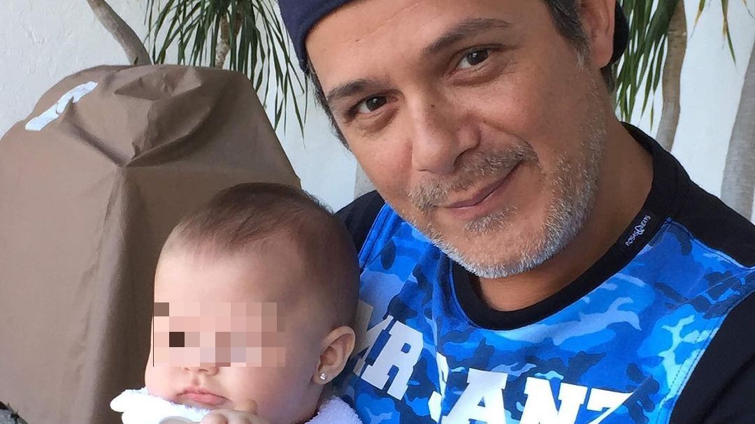Alejandro Sanz abre su álbum familiar y enseña lo mucho que ha crecido Alma