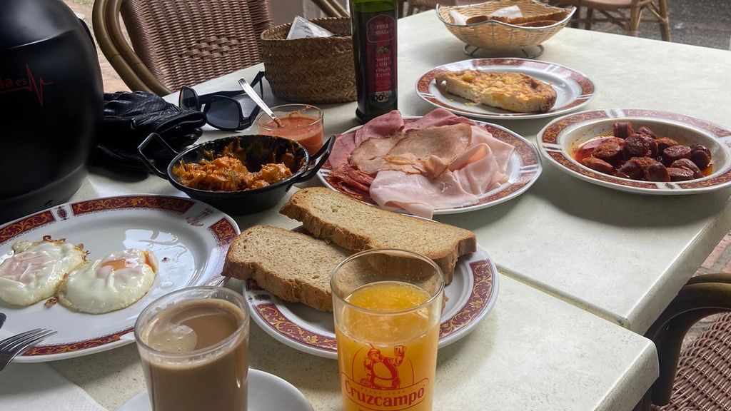 Desayuno viral en un bar de Benalup (Cádiz)