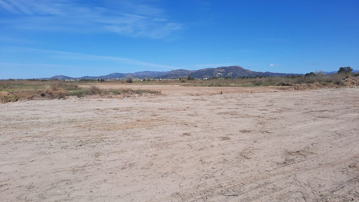 Reabren las playas de El Puig tras confirmarse que ya no quedan restos del vertido en sus aguas