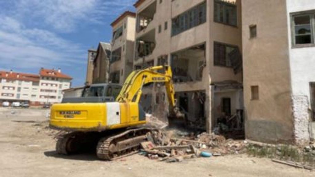 Un operario muere durante el derribo del edificio de la Explanada de la Estación de Calatayud