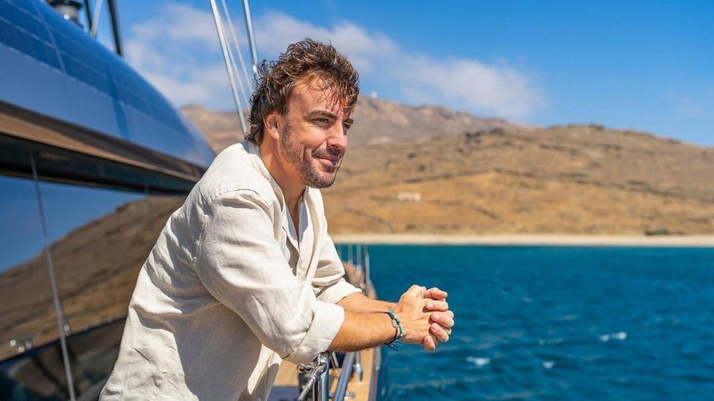 Fernando Alonso disfruta de unos días en alta mar