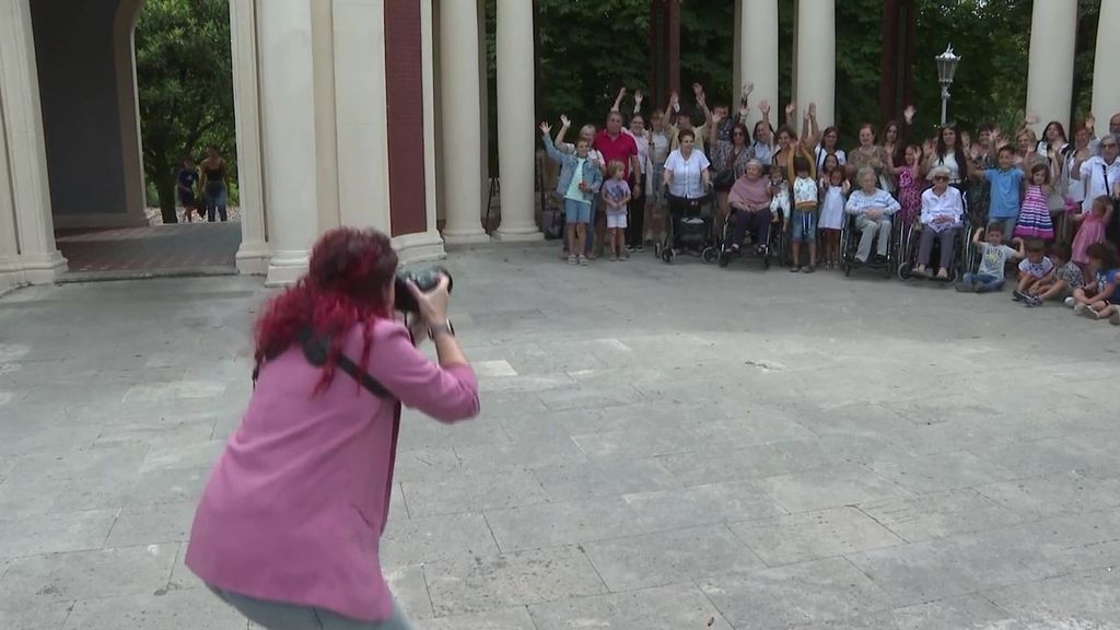 La fotógrafa Naiara Gallego celebra el Día de los abuelos fotografiándoles con sus nietos