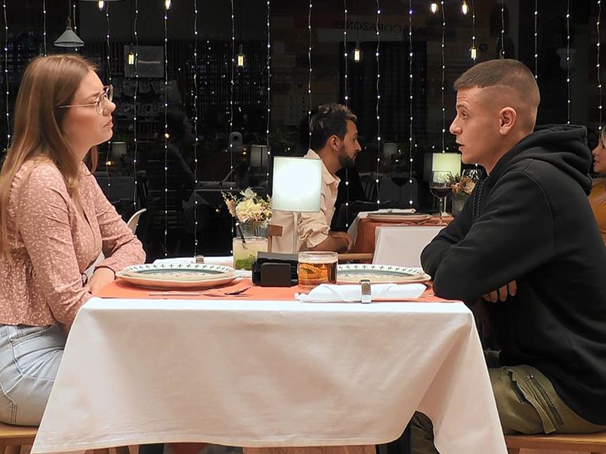 Raquel despierta la curiosidad sexual de su cita en ‘First Dates’: “He  tenido sexo en una montaña rodeada de ciervos”