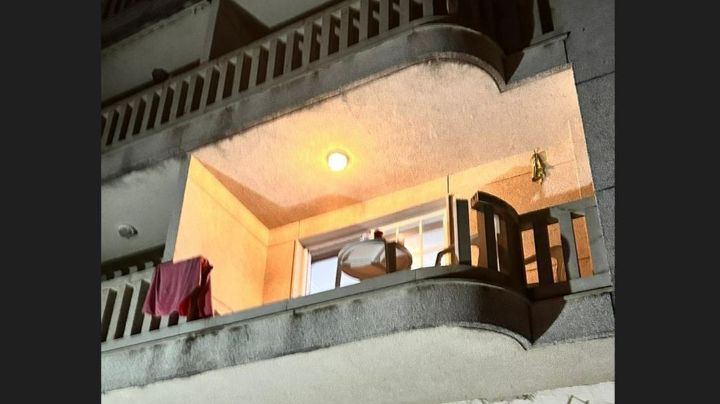 Cuatro jóvenes heridos, uno de ellos en estado grave, tras precipitarse desde un balcón en Sanxenxo