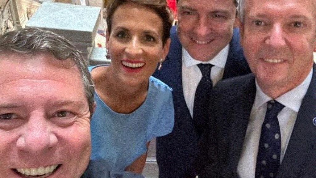 El 'selfie' de políticos del PP y PSOE que debería ser común y sorprende