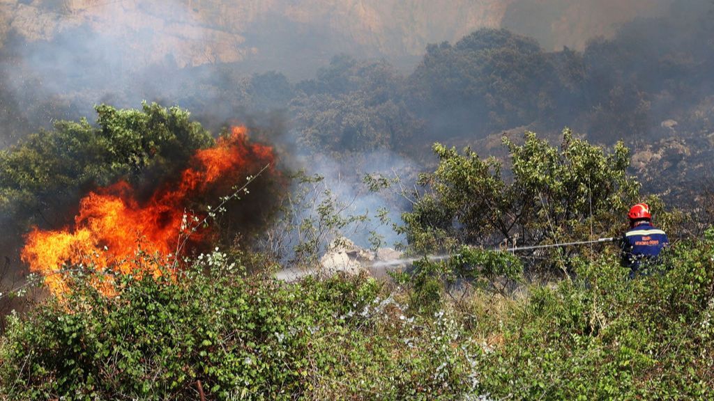 Graban a un pirómano en el acto cuando provocaba uno de los incendios que asolan a Italia