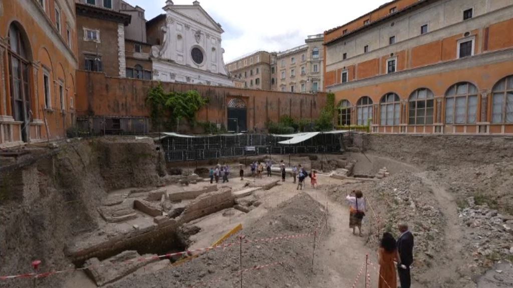 Halladas en Roma las ruinas del antiguo teatro construido por el emperador Nerón