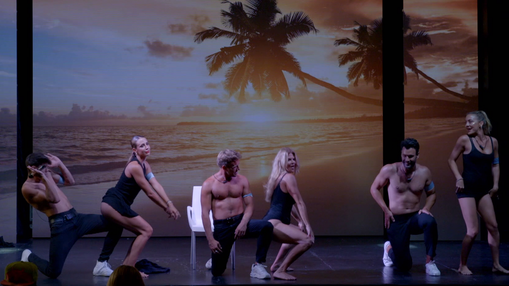 Sube la temperatura en ‘¡Vaya vacaciones!’: los concursantes sorprenden con un sexy striptease quitándoselo todo