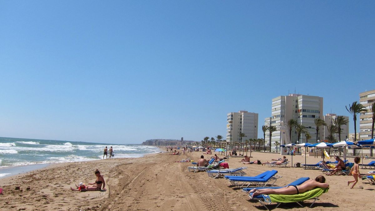 Cerradas otras dos playas en Alicante, las de Urbanova y San Gabriel, por niveles "anormales" de bacterias