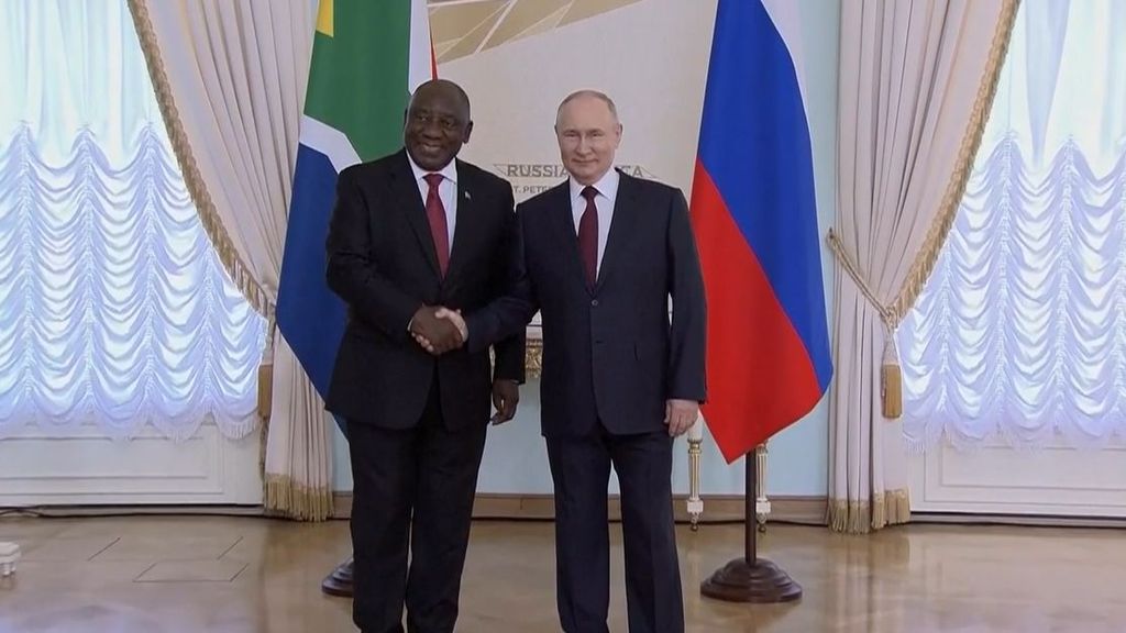 El presidente de Sudáfrica dice a Putin que no quiere "donaciones" y aboga por la reapertura del corredor