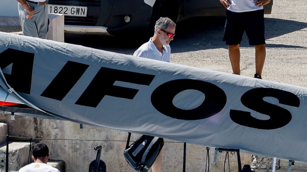 Felipe VI vuelve a embarcar en el Aifos como entrenamiento antes de la Copa de vela