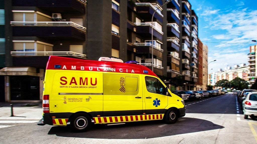 Hallan muerto a un hombre de 50 años en plena calle en Valencia: se desplomó en la vía pública