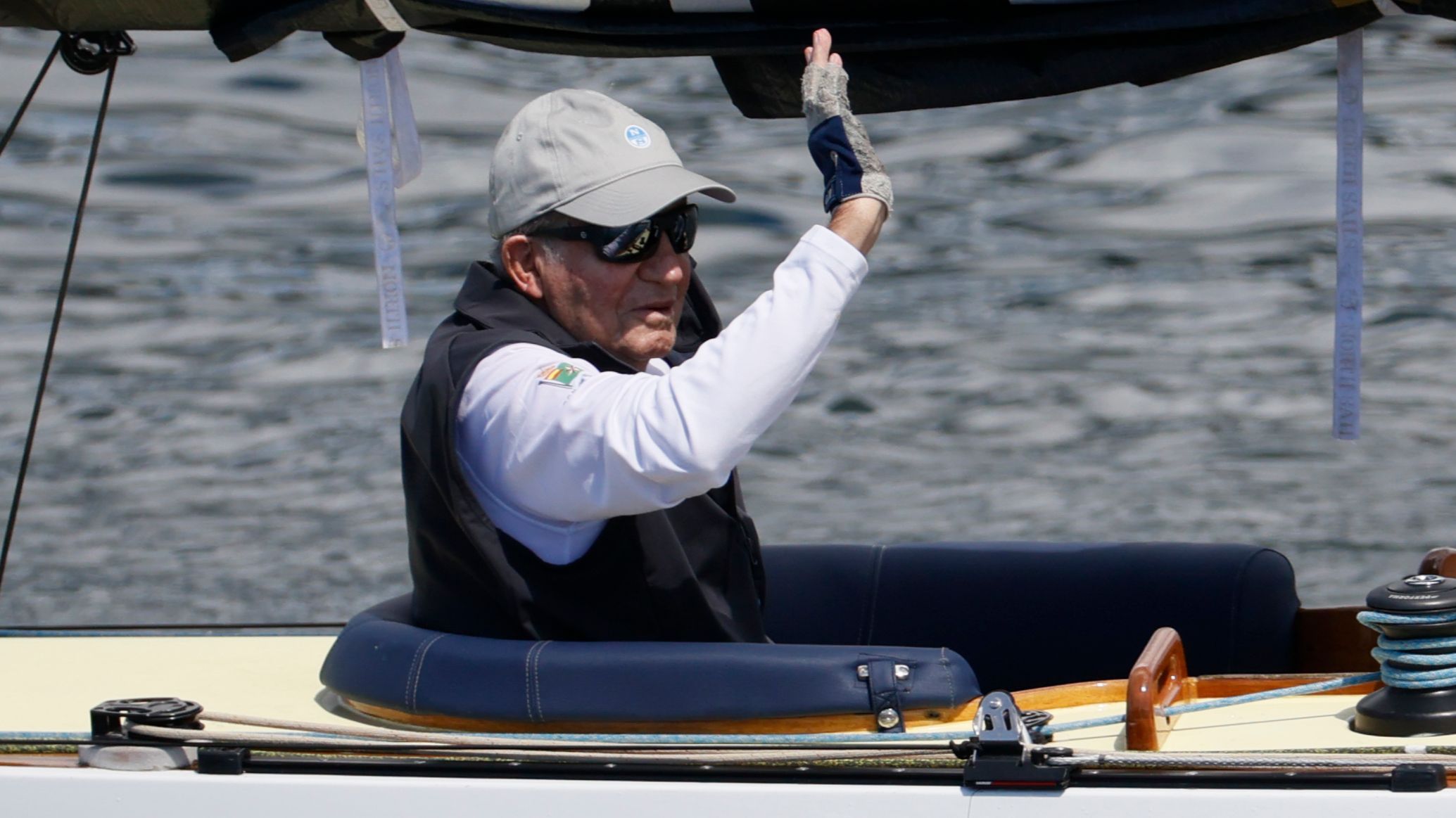 La infanta Elena y Juan Carlos I salen a navegar en Sanxenxo en barcos distintos