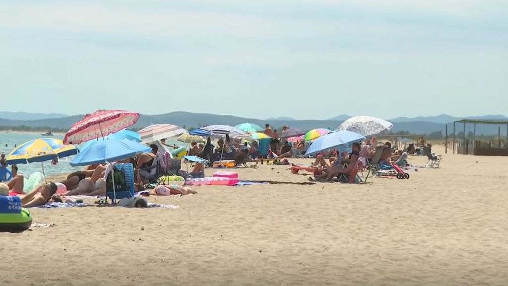 Una menor de 9 años, ingresada en la UCI al ahogarse en una playa de Girona