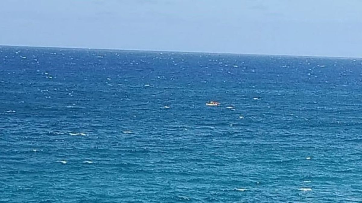 Un agente rescata a un padre y un hijo a la deriva con un kayak en Gran Canaria