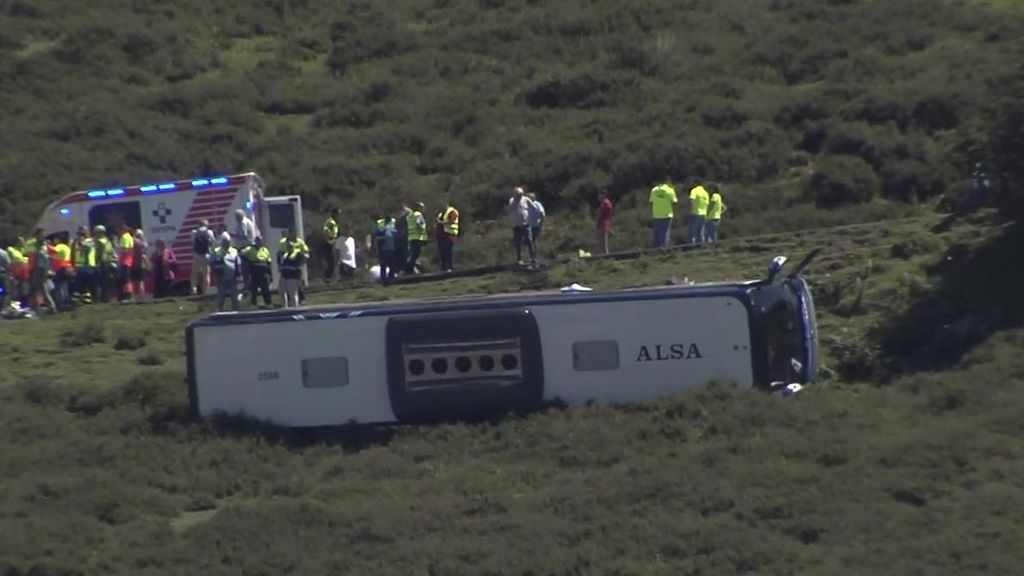 Terrible accidente de un autobús repleto de niños en Asturias:  hay 7 heridos graves