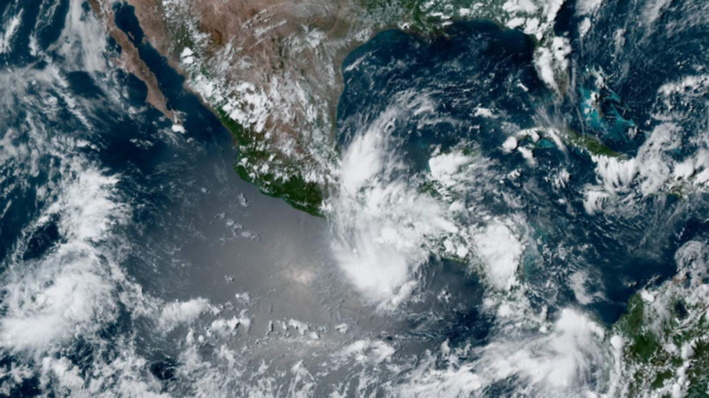 Las tormentas con granizo y viento causan un caos en México