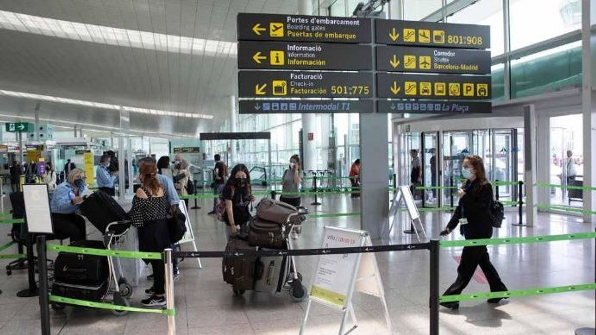 Los vigilantes de los controles de seguridad del aeropuerto de El Prat, en Barcelona se van a la huelga