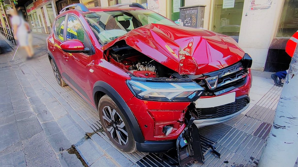 Una conductora atropella a un bebé y una mujer en Granada: el vehículo invadió la acera
