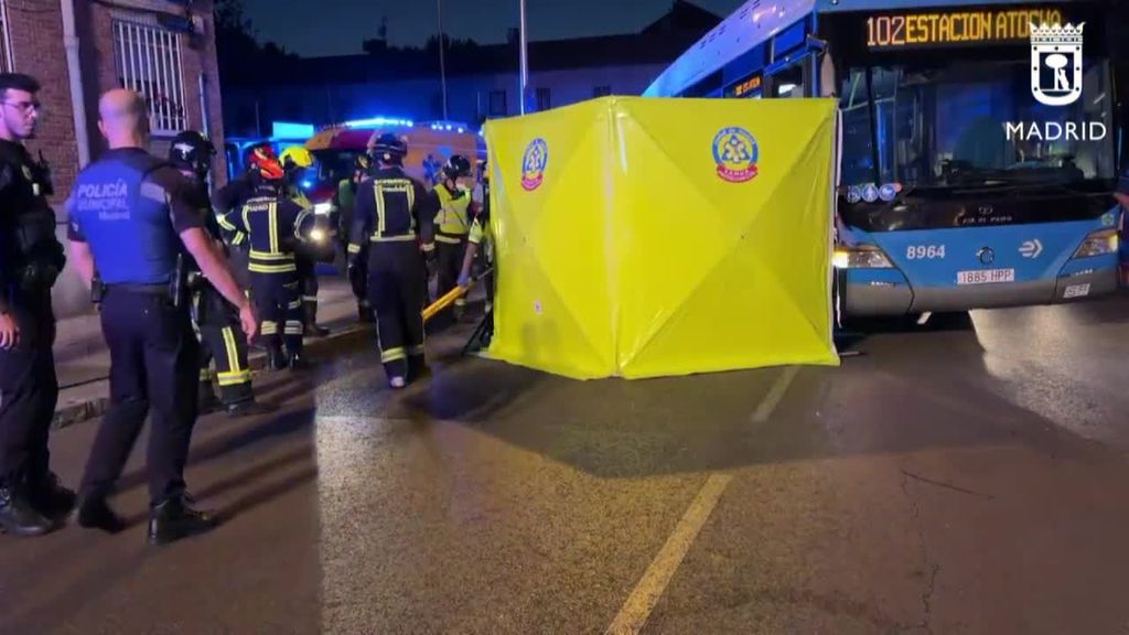 Dos hombres heridos graves tras ser atropellados por un autobús y un VTC en Madrid