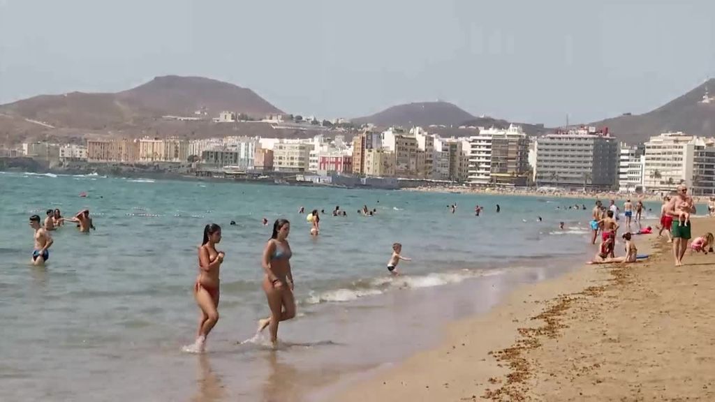 El ambiente sofocante se impone en Canarias a la espera de una ola de calor