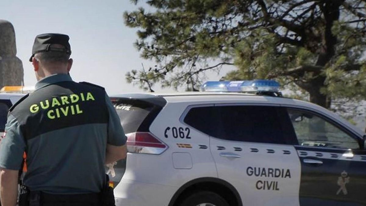 Archivo - Imagen de archivo de una patrulla de la Guardia Civil