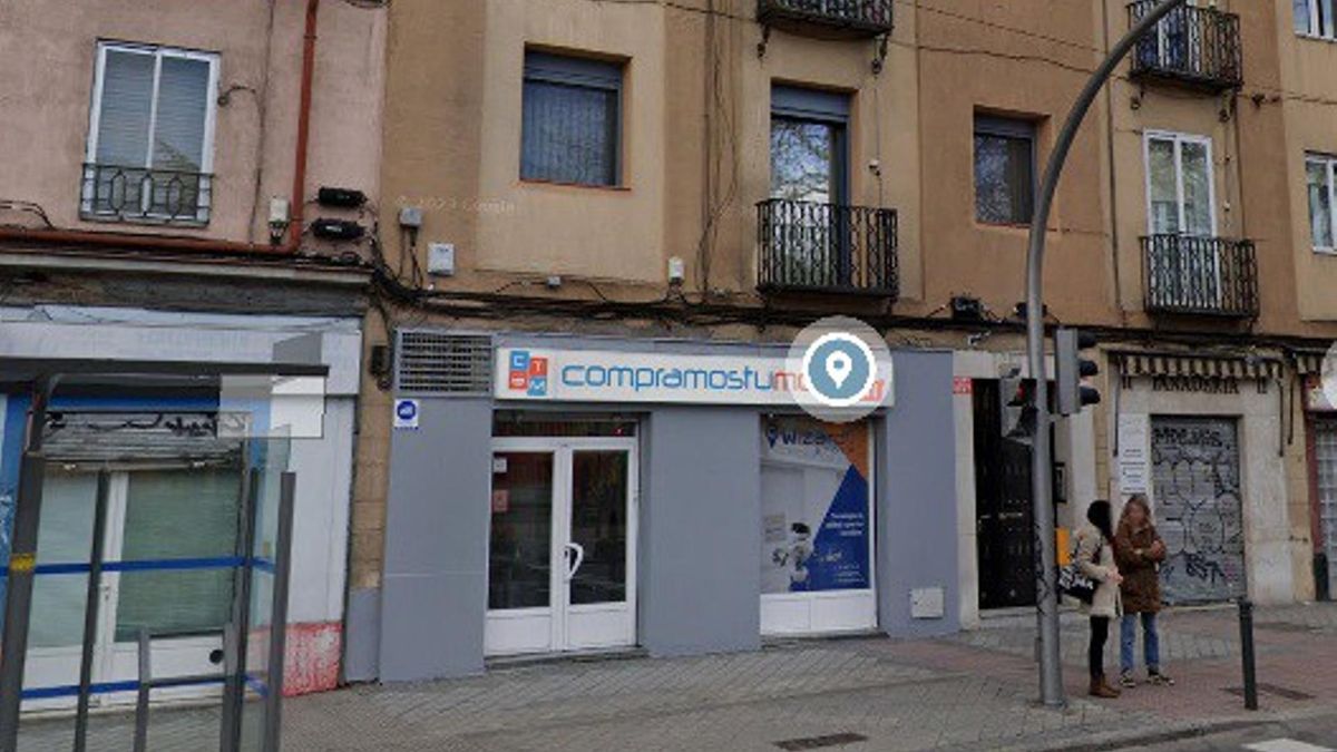 Asaltan a punta de pistola una tienda de móviles reteniendo a sus empleados