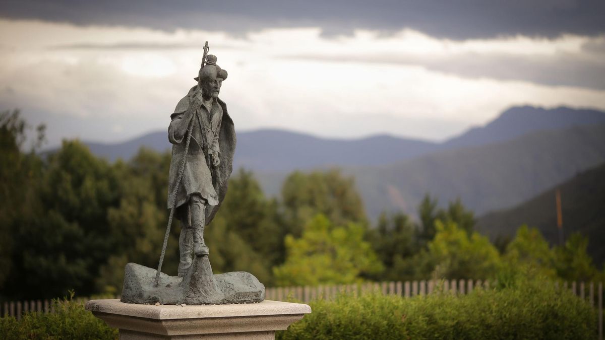 Archivo - Estatua de Santiago Apóstol en el Camino