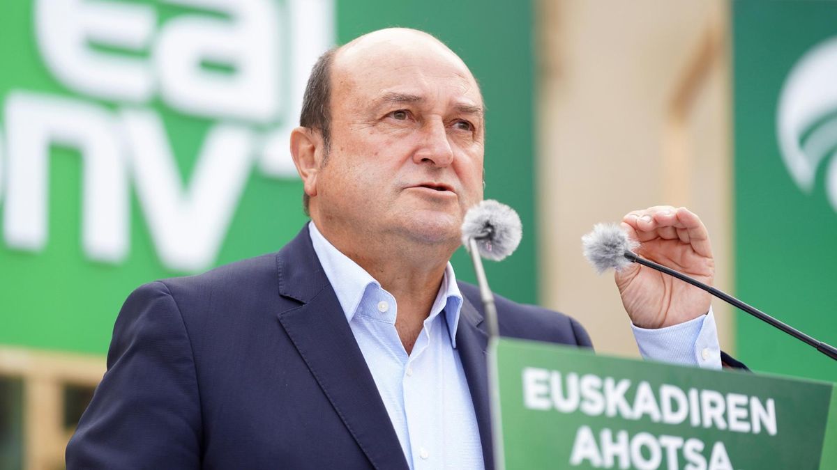 El presidente del EBB, Andoni Ortuzar, durante un acto de campaña de EAJ-PNV, a 20 de julio de 2023, en Vitoria-Gasteiz